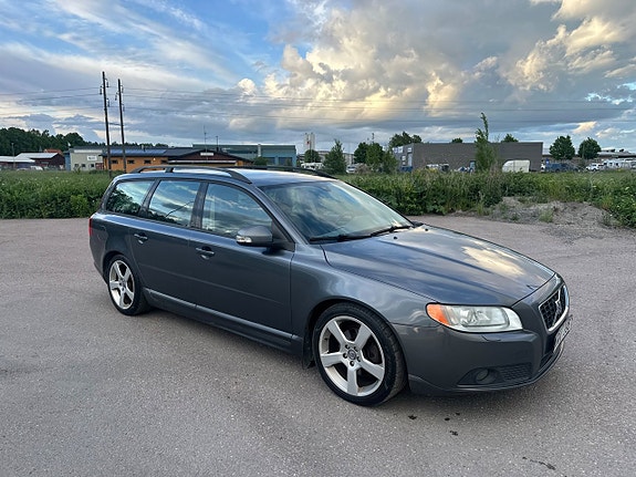 Volvo V70 2 of 5