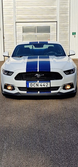 Ford Mustang 2 of 5