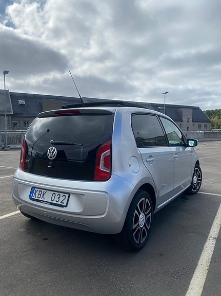 Volkswagen UP! 3 of 8