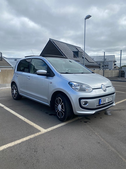 Volkswagen UP! 2 of 8