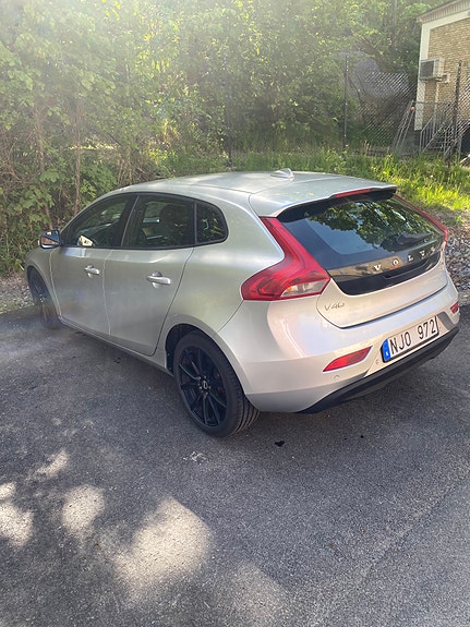 Volvo V40 4 of 5