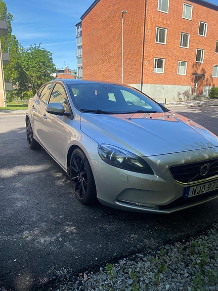 Volvo V40 2 of 5