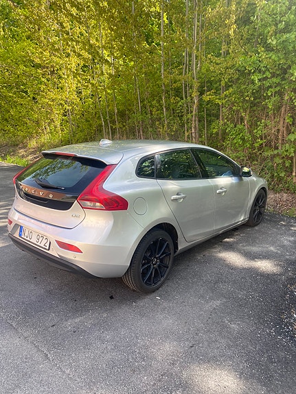 Volvo V40 3 of 5