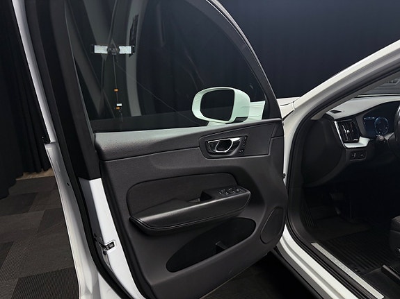 Volvo XC60 13 of 30
