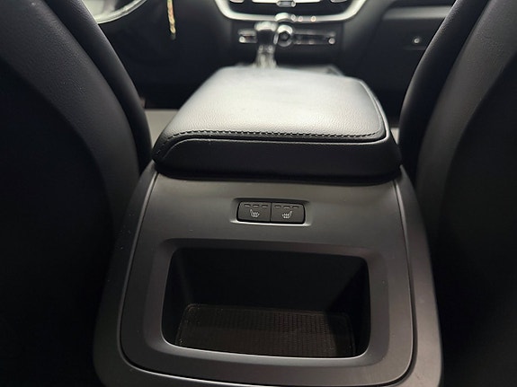 Volvo XC60 17 of 30