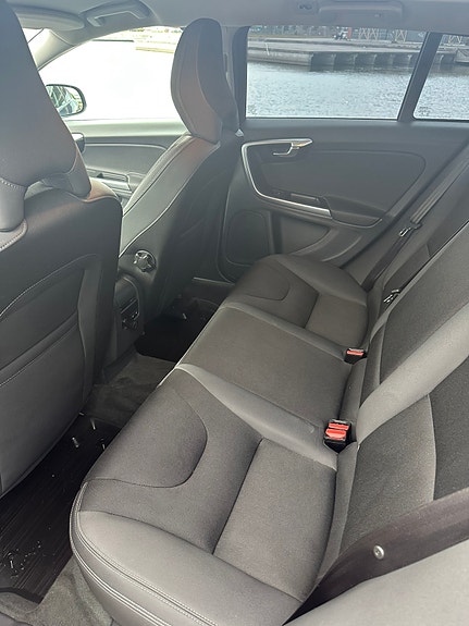 Volvo V60 4 of 5