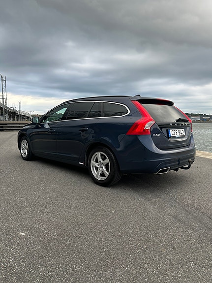 Volvo V60 3 of 5