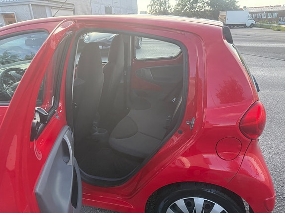 Toyota Aygo 12 of 14