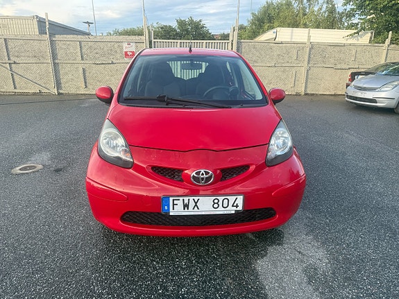 Toyota Aygo 2 of 5