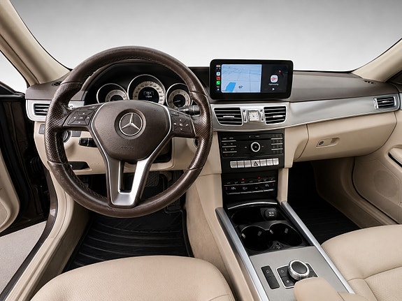 Mercedes-Benz E220 4 of 5