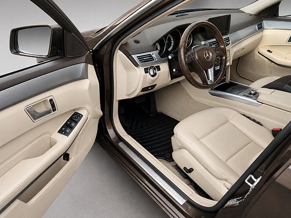 Mercedes-Benz E220 5 of 5