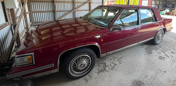 Cadillac Deville 3 of 5