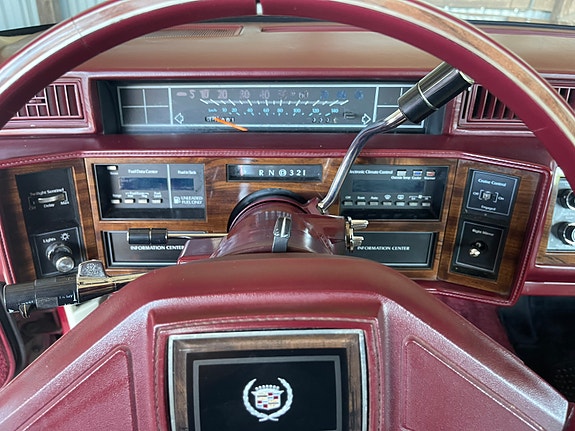Cadillac Deville 16 of 19