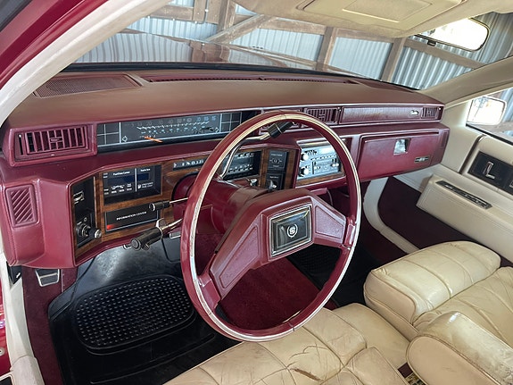 Cadillac Deville 15 of 19