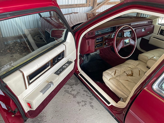 Cadillac Deville 13 of 19