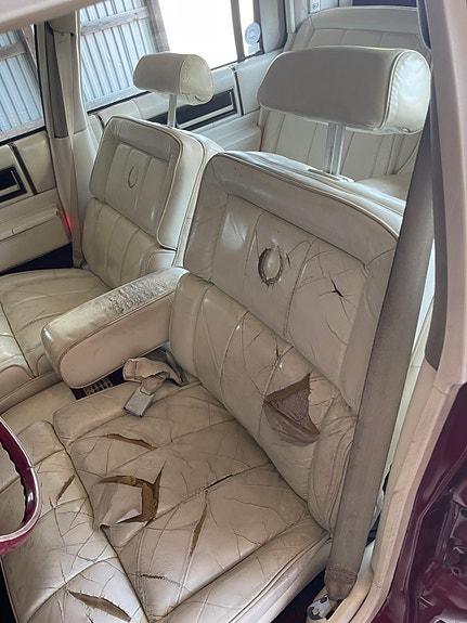 Cadillac Deville 14 of 19