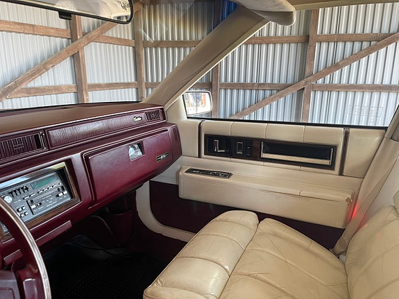 Cadillac Deville 18 of 19