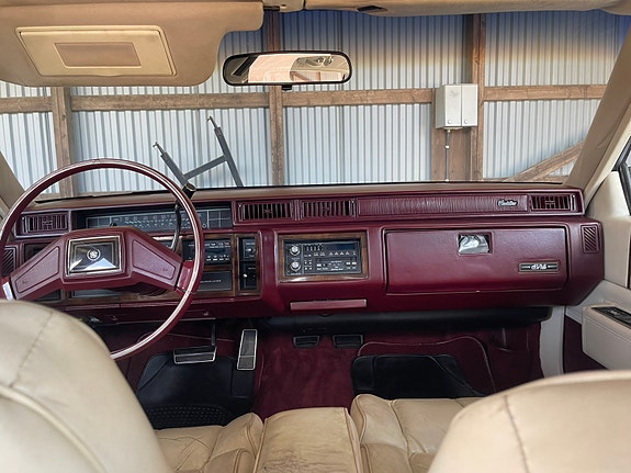 Cadillac Deville 12 of 19