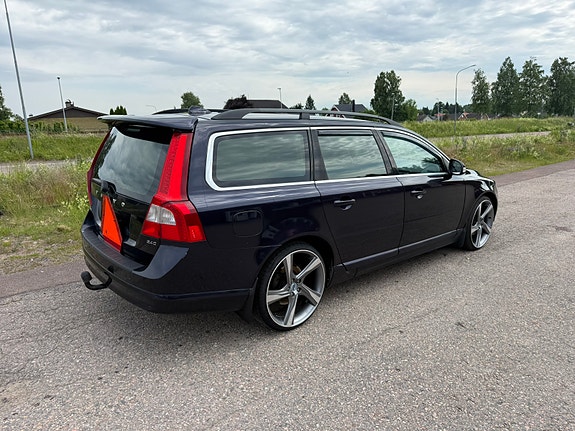 Volvo V70 3 of 11
