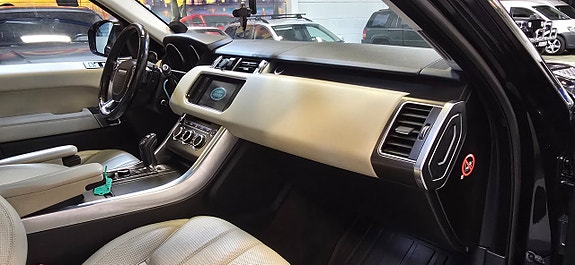 Land Rover Range Rover Sport 18 of 19