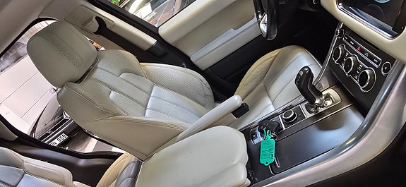 Land Rover Range Rover Sport 17 of 19