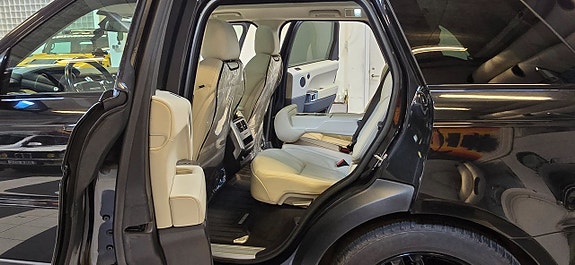 Land Rover Range Rover Sport 16 of 19