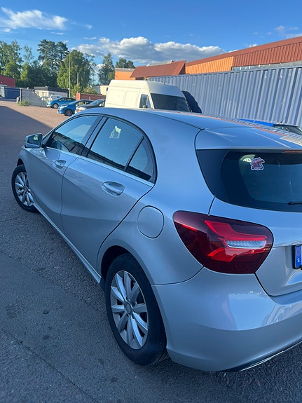 Mercedes-Benz A180 d 4 of 5