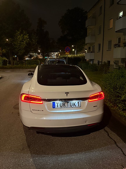 Tesla Model S 9 of 11