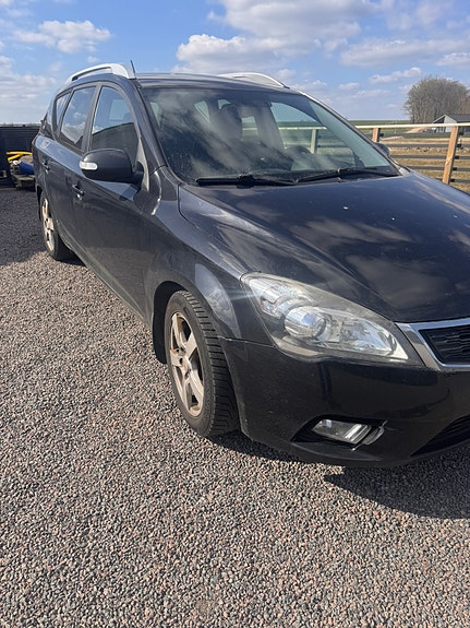 Kia Ceed 2 of 5