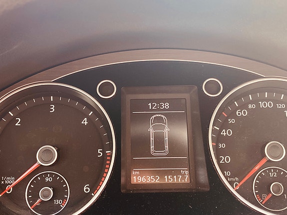 Volkswagen Passat 10 of 28