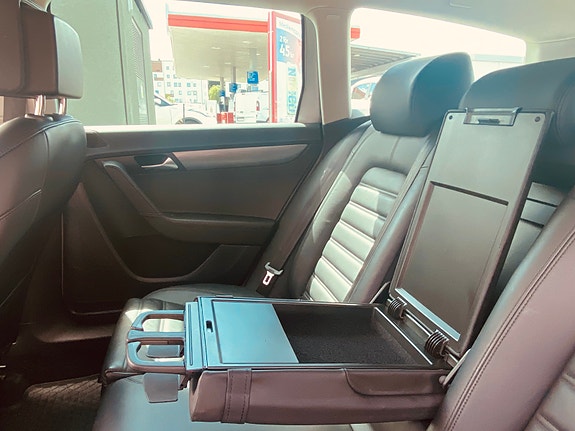 Volkswagen Passat 17 of 28
