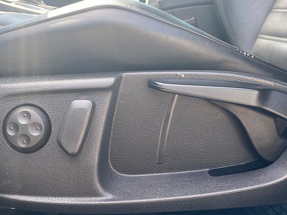 Volkswagen Passat 9 of 28