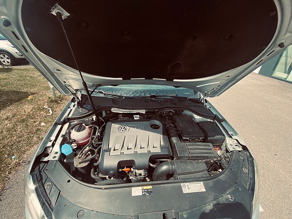 Volkswagen Passat 23 of 28