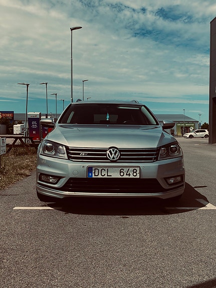 Volkswagen Passat 2 of 28