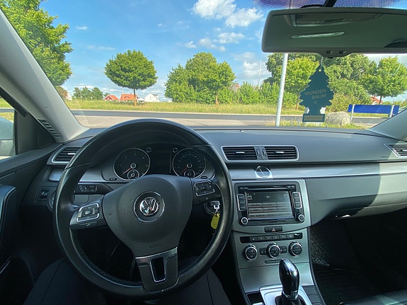 Volkswagen Passat 2 of 5