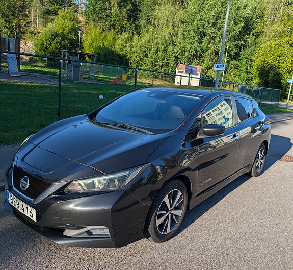 Nissan Leaf 4 of 5