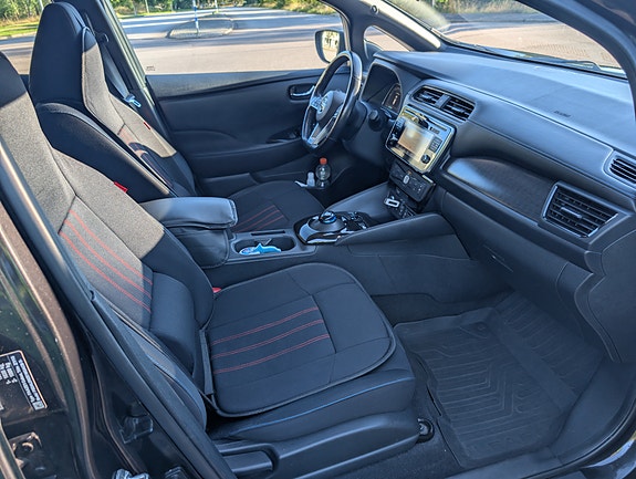 Nissan Leaf 3 of 5