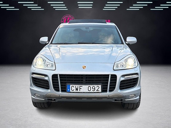 Porsche Cayenne Turbo 4 of 5