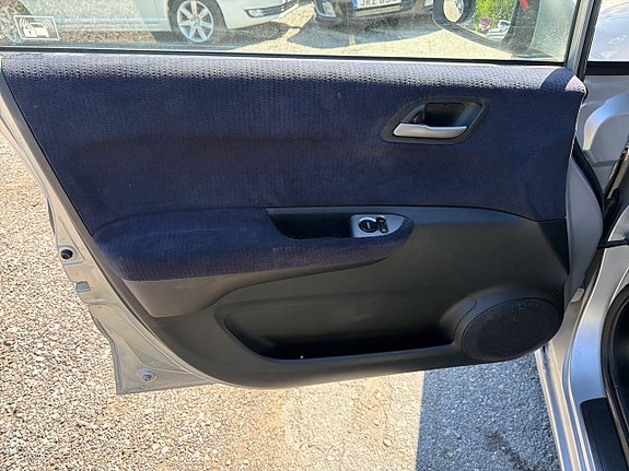 Honda FR-V 21 of 21