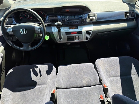 Honda FR-V 15 of 21
