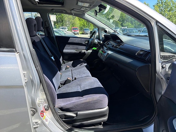Honda FR-V 16 of 21