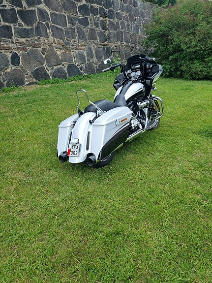 Harley-Davidson Road Glide Ultra cvo 3 of 7