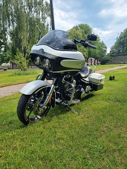 Harley-Davidson Road Glide Ultra cvo 6 of 7