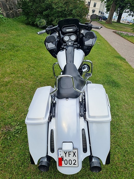Harley-Davidson Road Glide Ultra cvo 5 of 7