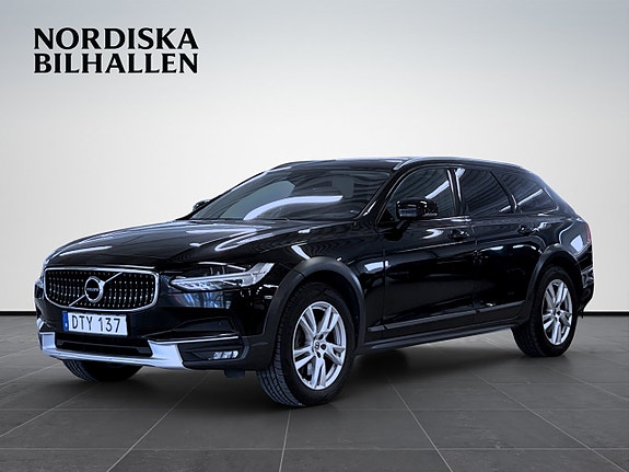 Volvo V90 Cross Country 3 of 5