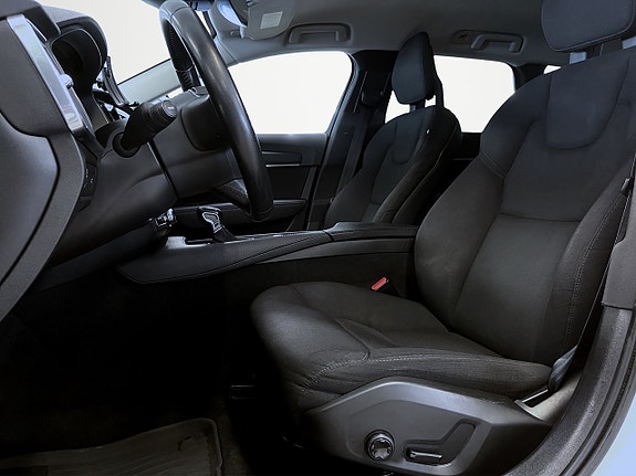 Volvo V90 Cross Country 6 of 16