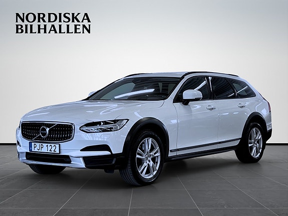 Volvo V90 Cross Country 3 of 5
