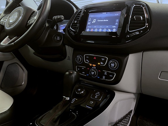Jeep Compass 12 of 16