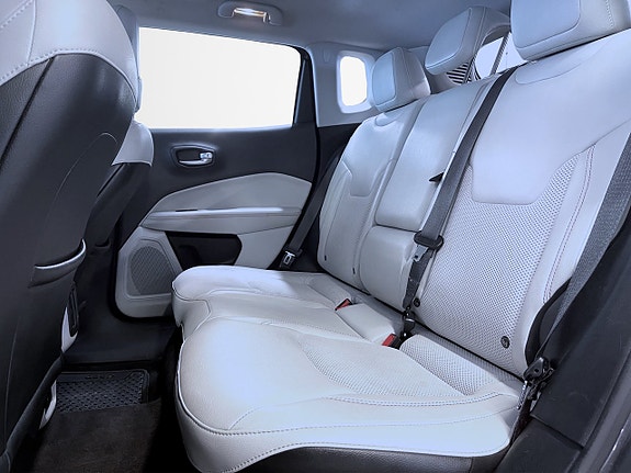 Jeep Compass 13 of 16