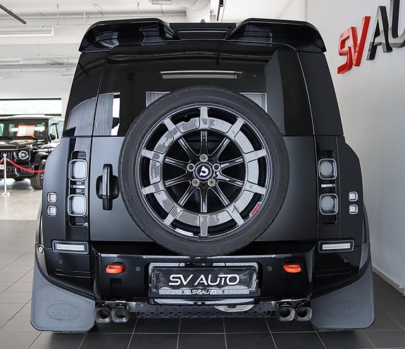 Land Rover Defender 110 5 of 5